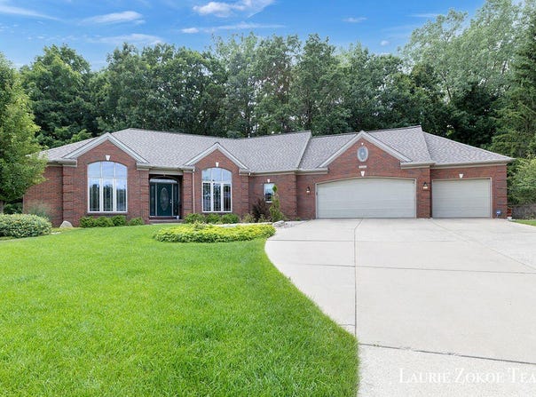 2525 Keyton Court NW, Grand Rapids, MI 49504