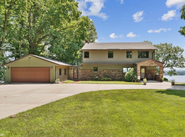 2138 S Main Street, Burlington, IA 52601