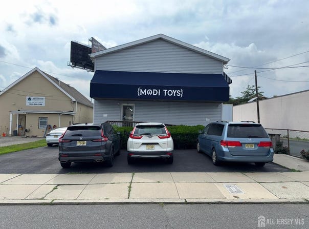 13 Coral Street, Edison, NJ 08837