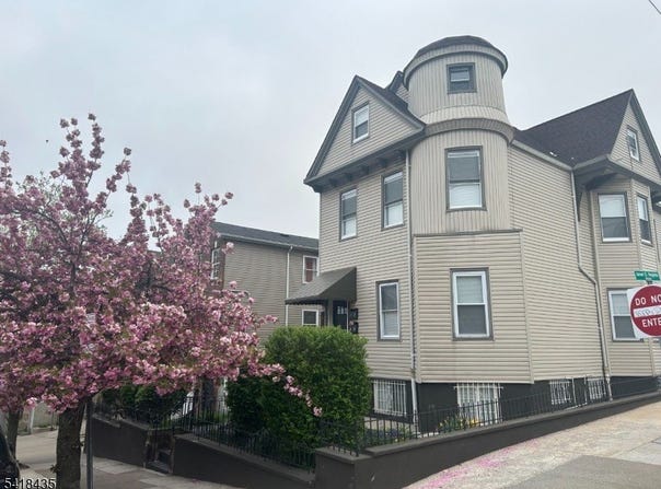 437 Bramhall Ave, Jersey City, NJ 07304