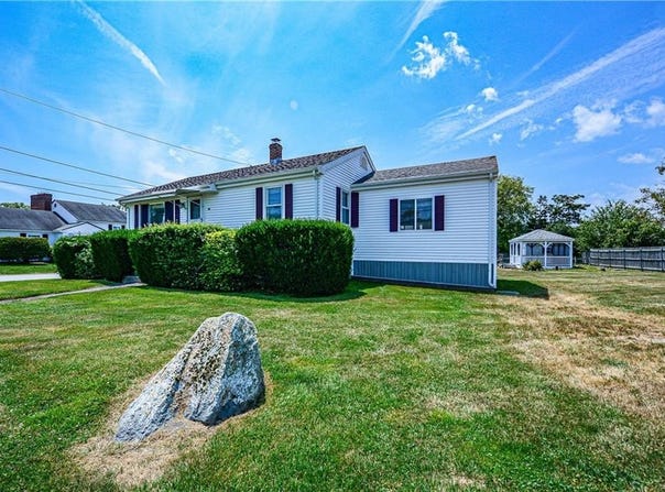 117 Wolcott Avenue, Middletown, RI 02842