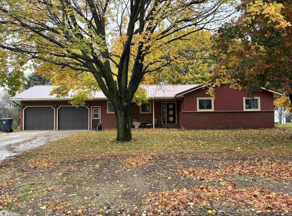 107 Golf Course Dr., Armstrong, IA 50514