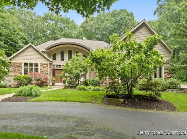 16941 Shore Oaks East Lane, Holland, MI 49424