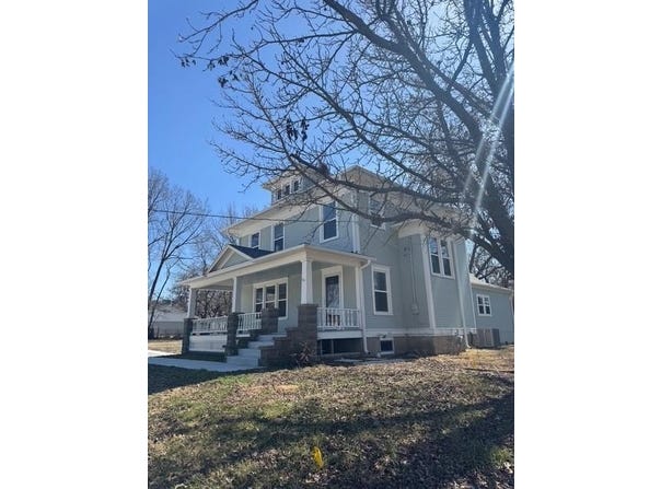 501 W Berry Street, Hamilton, MO 64644