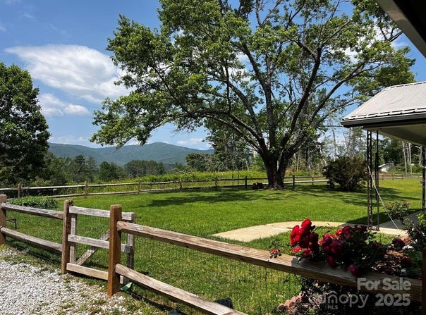 1649 Carters Ridge Road, Spruce Pine, NC 28777