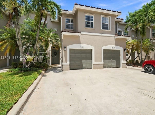 13225 NW 7th Dr, Plantation, FL 33325