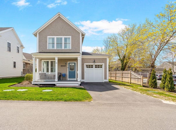 601 Main Street (Route 6A), Dennis, MA 02638