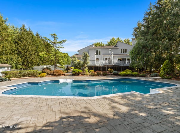 25 Whistler Way, Marlboro, NJ 07746