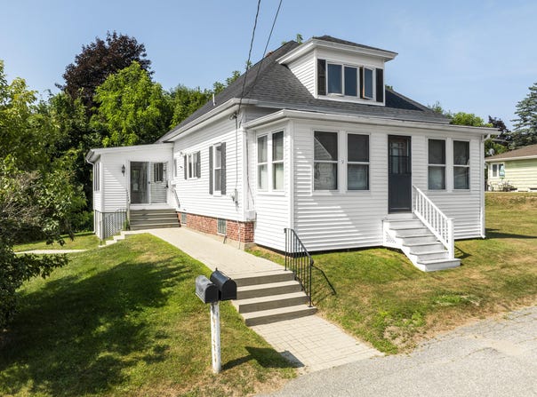 9 Nash Street, Lewiston, ME 04240