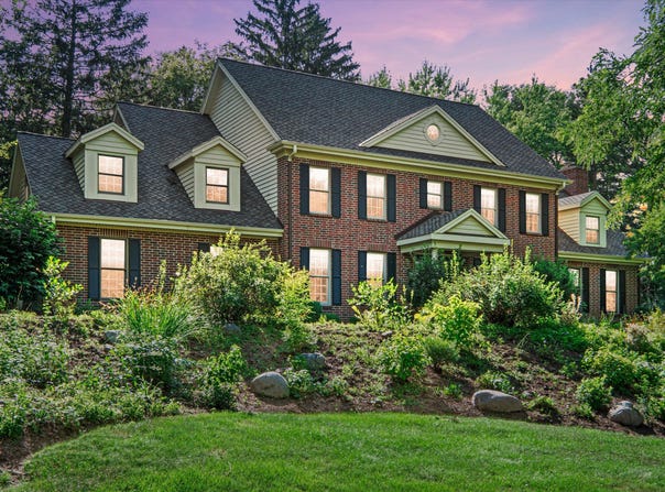 120 Monastery Hill Dr, Oconomowoc, WI 53066