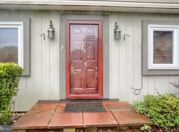 911 NIXON DRIVE, MECHANICSBURG, PA 17055