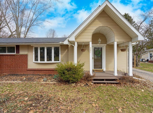 297 E Washington Street, Almont, MI 48003