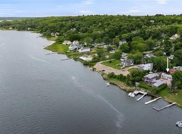 39 Edwards Avenue, South Kingstown, RI 02879
