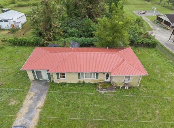 6525 Highway 582, Pine Top, KY 41843