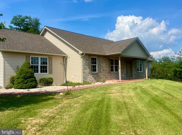 956 S LAKEWOOD Drive, RIDGELEY, WV 26753