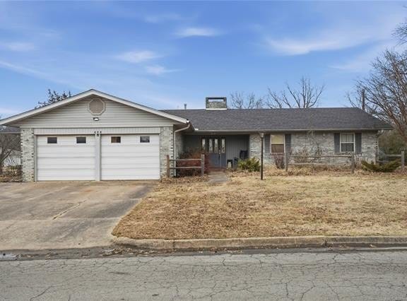 701 E Lucy Avenue, Sallisaw, OK 74955