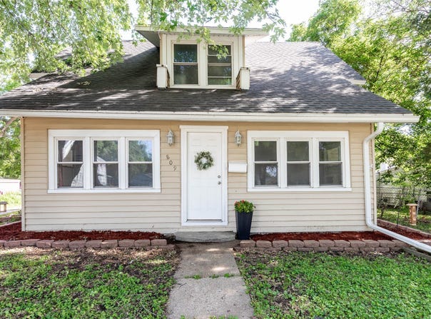 809 W Ashland Avenue, Indianola, IA 50125