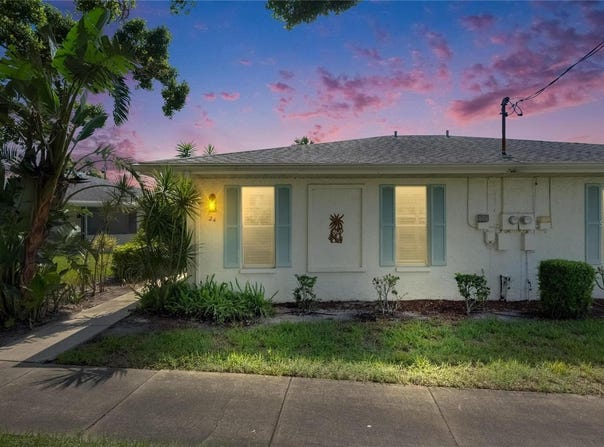 1903 CANTERBURY LANE, SUN CITY CENTER, FL 33573