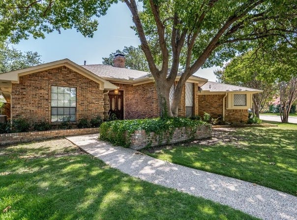 4019 Bobbin Lane, Addison, TX 75001