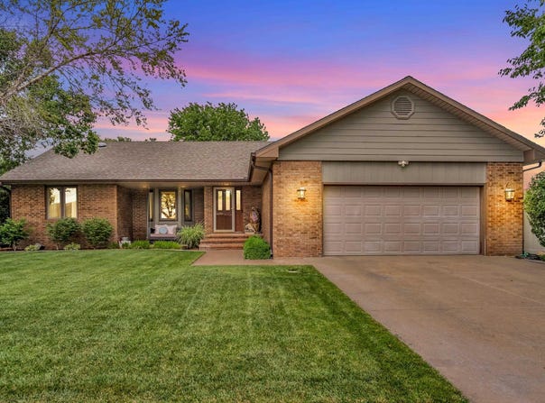 1318 E 19th Ave, Hutchinson, KS 67502