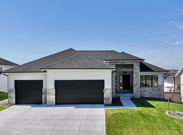 12368 Windsor Drive, Papillion, NE 68046