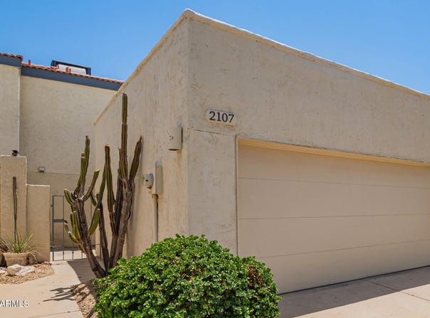 2107 W LANE Avenue, Phoenix, AZ 85021