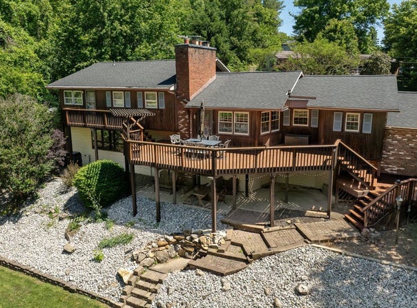 2 Glendale Dr, Gallipolis, OH 45631