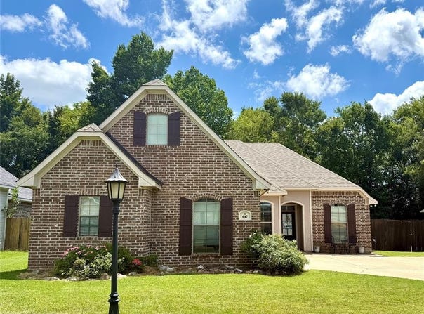 647 Lessie, Stonewall, LA 71078