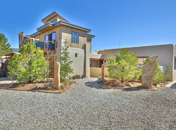 320 Trapper N, Taos, NM 87571