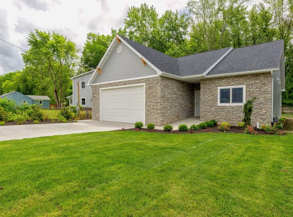 323 E Arlington Street, Bangor, MI 49013