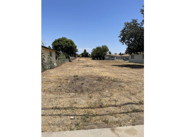 2146 N Bridge Street, Visalia, CA 93291