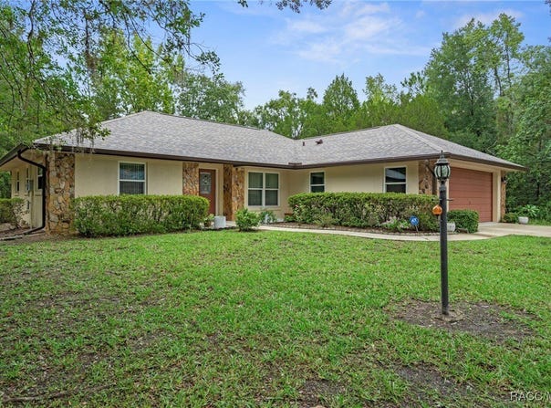 12 Sycamore Court W, Homosassa, FL 34446