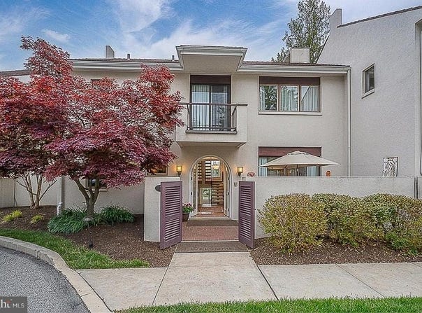 7 BRETTAGNE, DEVON, PA 19333