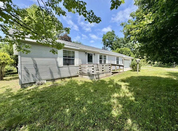 8484 Zosel Street, Onekama, MI 49675