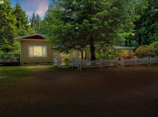 4884 N LOFTUS RD, Florence, OR 97439
