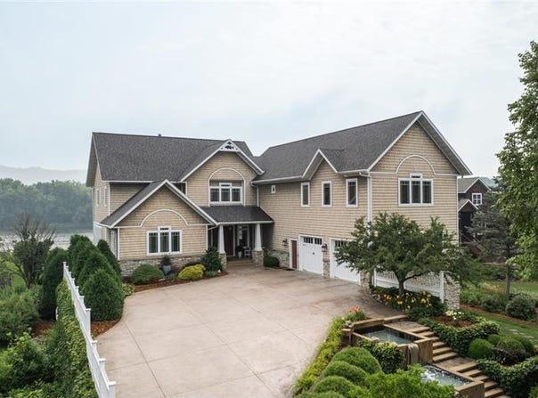 830 Prairie Island Road N, Winona, MN 55987
