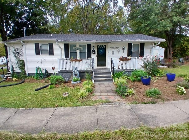 115 S Davis Street, Dallas, NC 28034