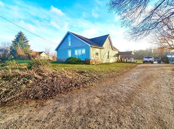 281 Dixie Bee Rd, Veedersburg, IN 47887