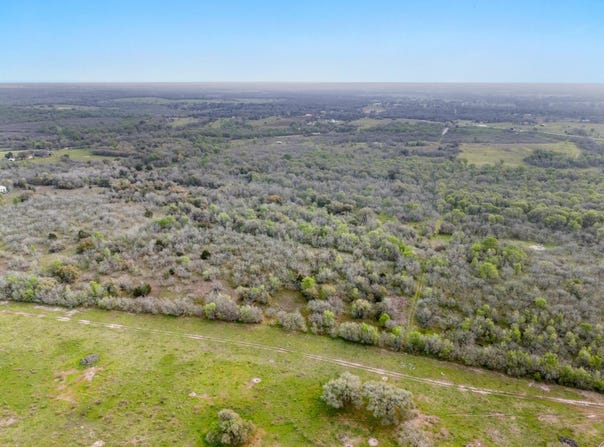 3130 Fox LN, Lockhart, TX 78644