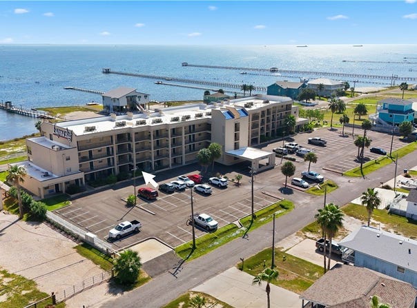 1021 S Water Street, Rockport, TX 78382