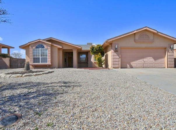 2636 Sandia Loop NE, Rio Rancho, NM 87144
