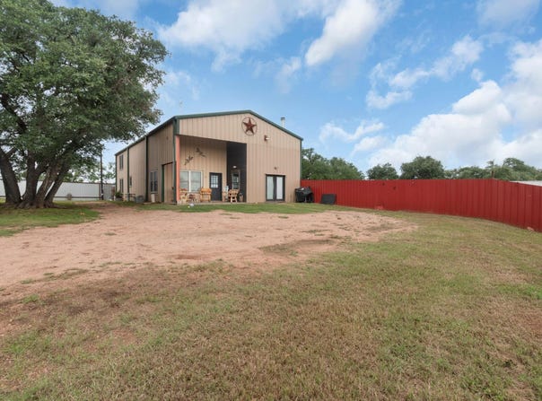 609 W Leon ST, Llano, TX 78643