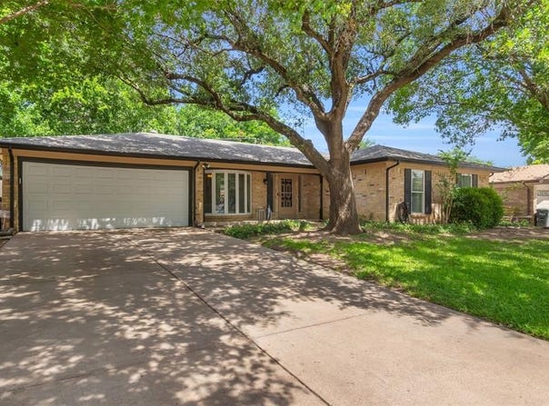 2212 Hurstview Drive, Hurst, TX 76054