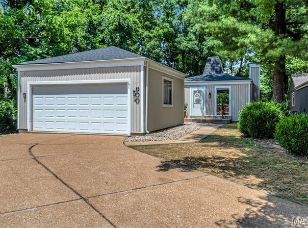 900 Chestnut Ridge Road, Manchester, MO 63021