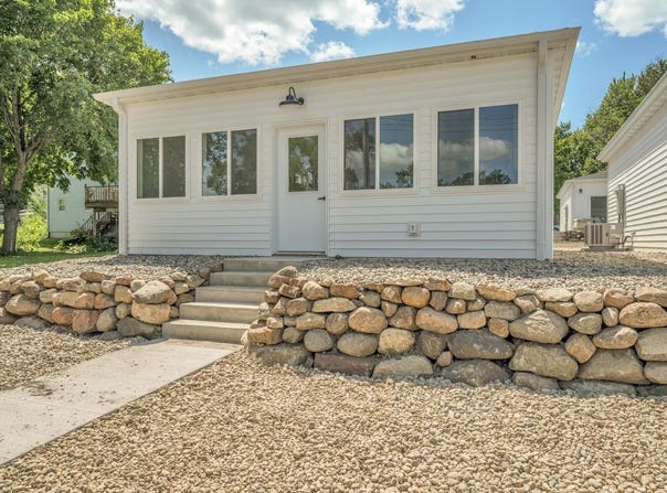 1504 Dundee Avenue, Spirit Lake, IA 51360