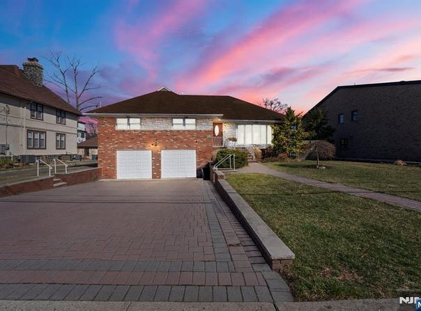 1070 Cumbermeade Road, Fort Lee, NJ 07024