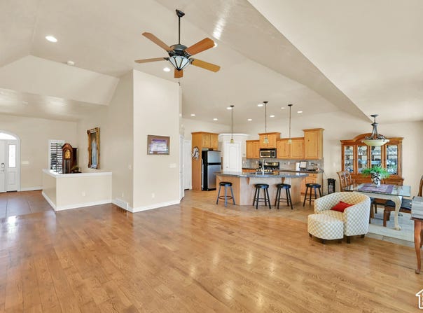 5584 S 250 E, Washington Terrace, UT 84405