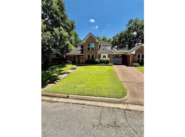 2004 Misty Creek Drive, Arlington, TX 76017