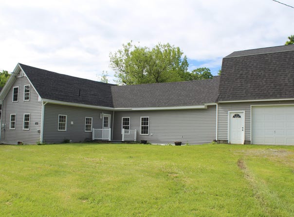 872 Main Road W, Carmel, ME 04419
