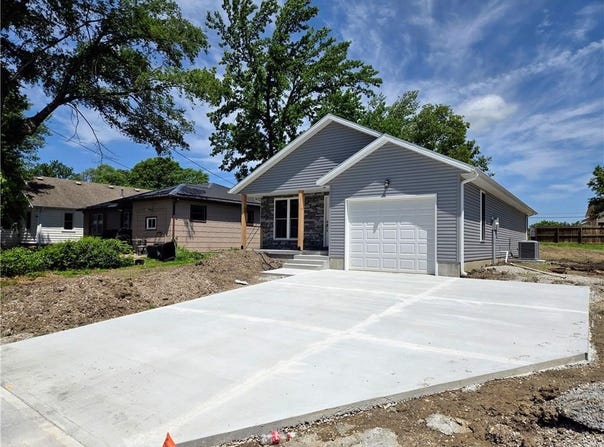 449 E Market Street, Warrensburg, MO 64093